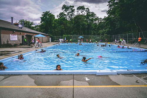 kids-playing-in-a-pool